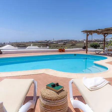 Amazing 3 Bedroom Ocean View With Pool Holiday home