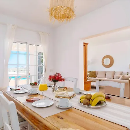 Amazing 3 Bedroom Ocean View With Pool Holiday home *