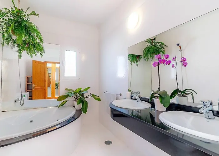 Amazing 3 Bedroom Ocean View With Pool 度假居