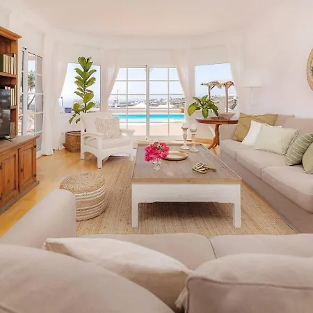 בית נופש Amazing 3 Bedroom Ocean View With Pool *