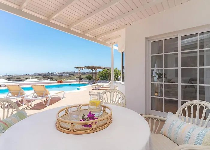 בית נופש Amazing 3 Bedroom Ocean View With Pool