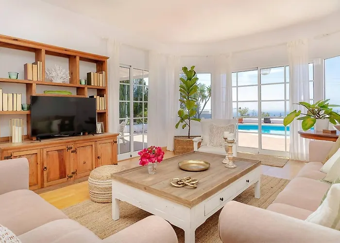 Amazing 3 Bedroom Ocean View With Pool בית נופש