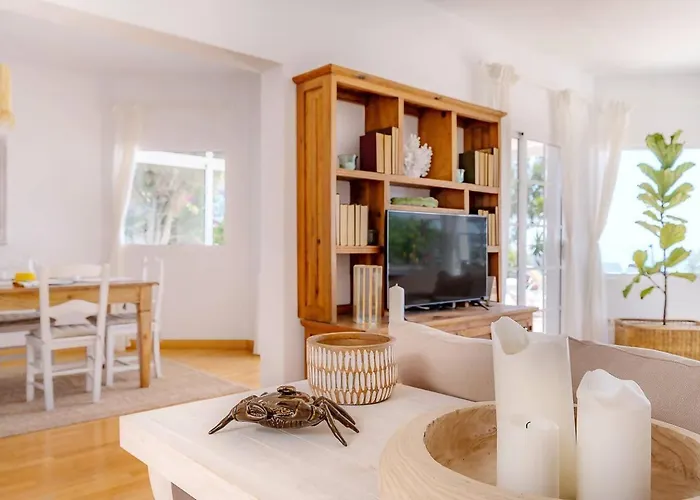 Amazing 3 Bedroom Ocean View With Pool בית נופש *