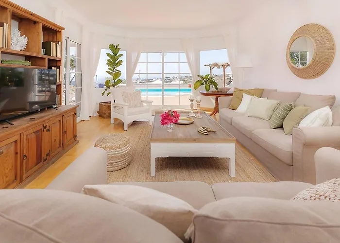 בית נופש Amazing 3 Bedroom Ocean View With Pool *