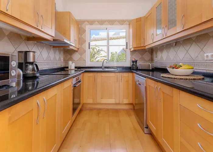 בית נופש Amazing 3 Bedroom Ocean View With Pool *