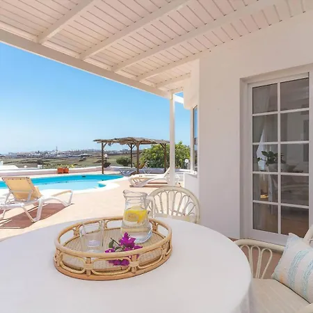 Nyaraló Amazing 3 Bedroom Ocean View With Pool